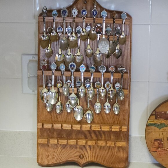 Antique Vintage Souvenir State Spoons Display Rack and 34 Spoons - Picture 2 of 6